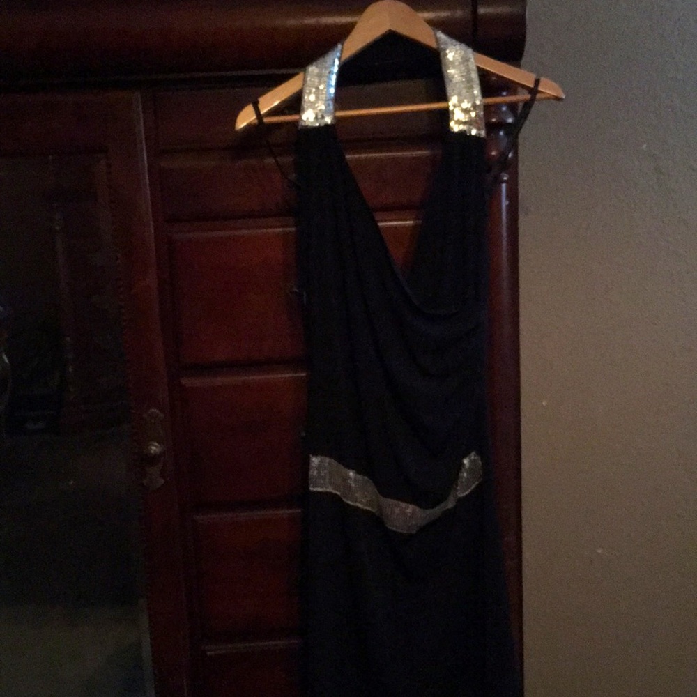 Black wSilver neckline